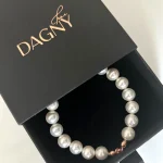 Children pearl bracelet in white 2