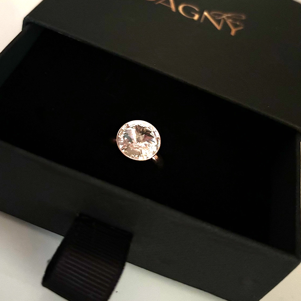 DagnyLuxe statement ring with large stone